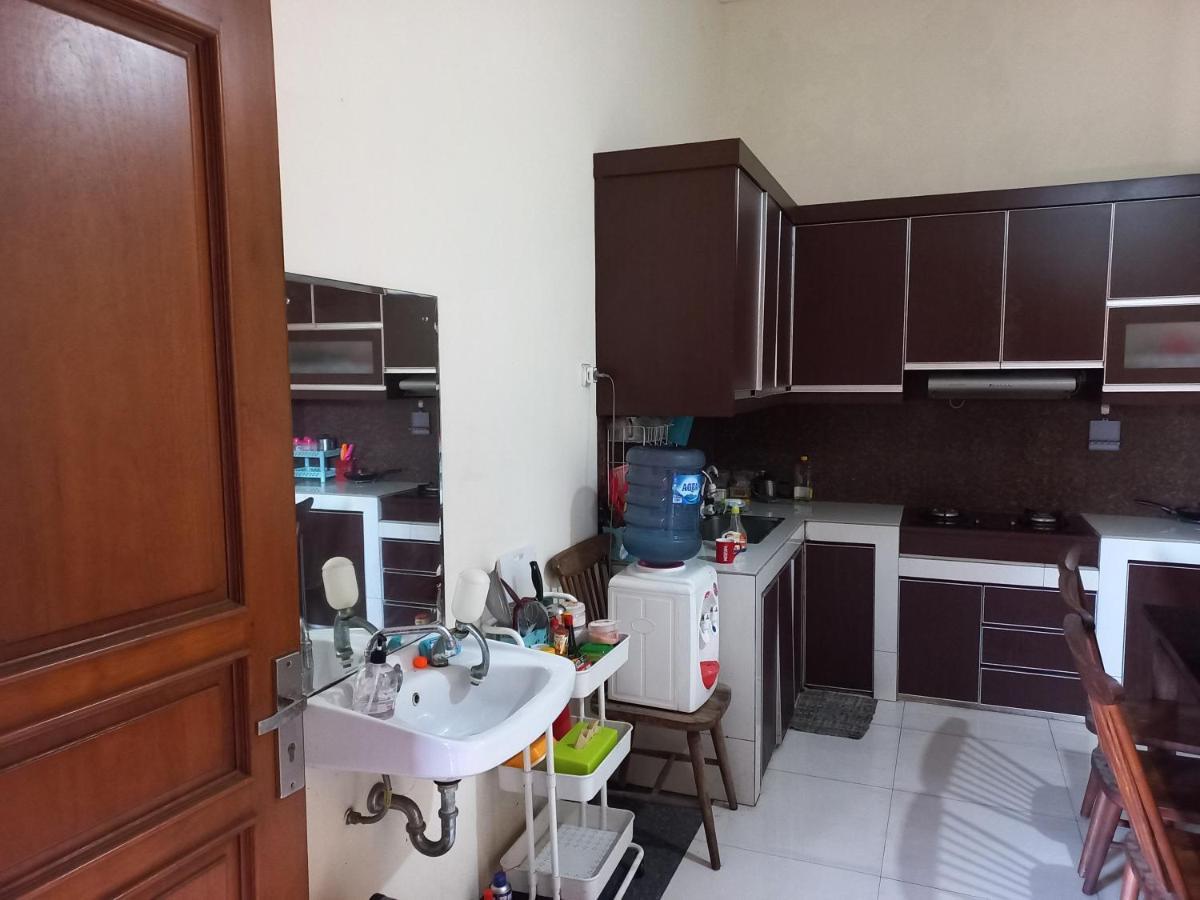 Riki Guesthouse Syari'Ah Jepara Exterior foto